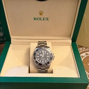 Super clone 1:1 Rolex Silver and Black Watch, same weight,metal and mechanism